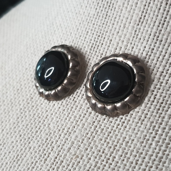{ vintage } Onyx & Sterling Silver Earrings - Picture 7 of 9